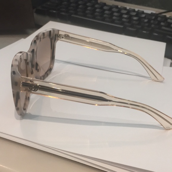 Authentic Gucci sunglasses - Picture 2 of 8